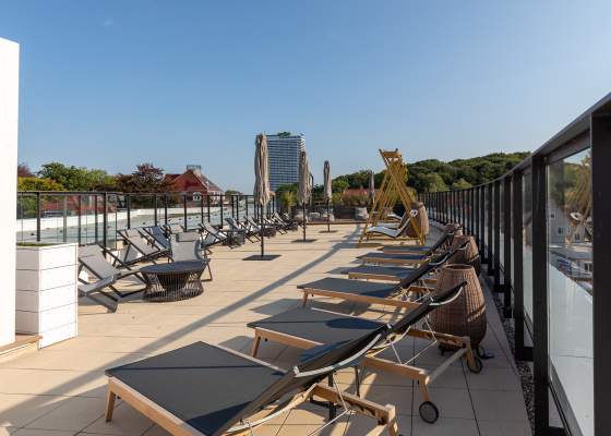 Sonnendeck auf der Dachterrasse des Godewindparks